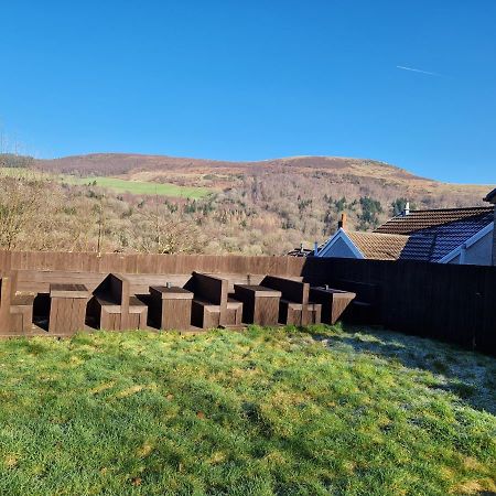 Flat 2, Modern Studio Apartment, Tynte Hotel, Mountain Ash Quakers Yard Exterior foto