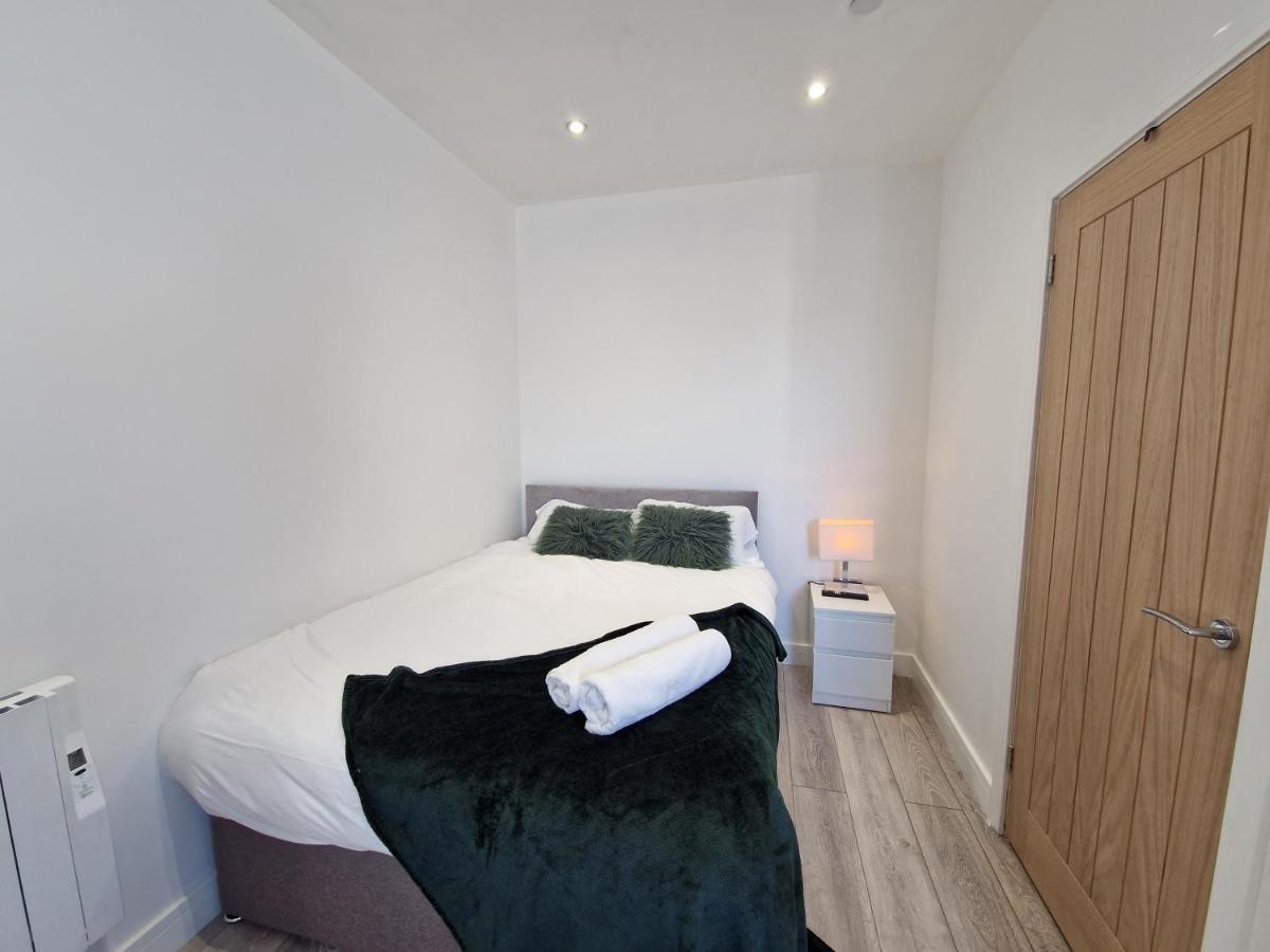 Flat 2, Modern Studio Apartment, Tynte Hotel, Mountain Ash Quakers Yard Exterior foto